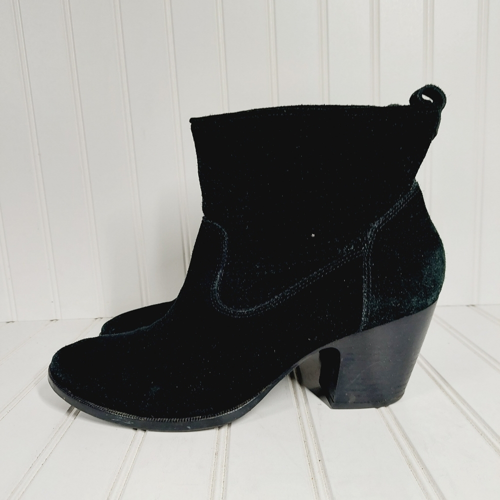 Elegant Black Ankle Boots